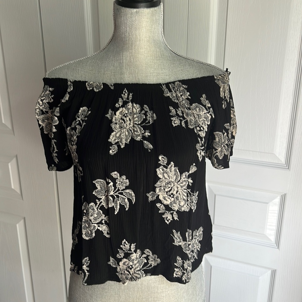 PAPAYA Black and White Floral Off the Shoulder Crop Top